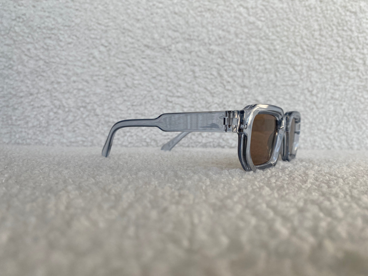 Amber Ice – Transparante Zonnebril met Bruine Lenzen