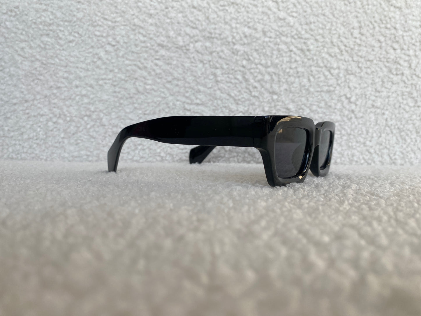 Bold & Black – De Iconische Zonnebril die Indruk Maakt