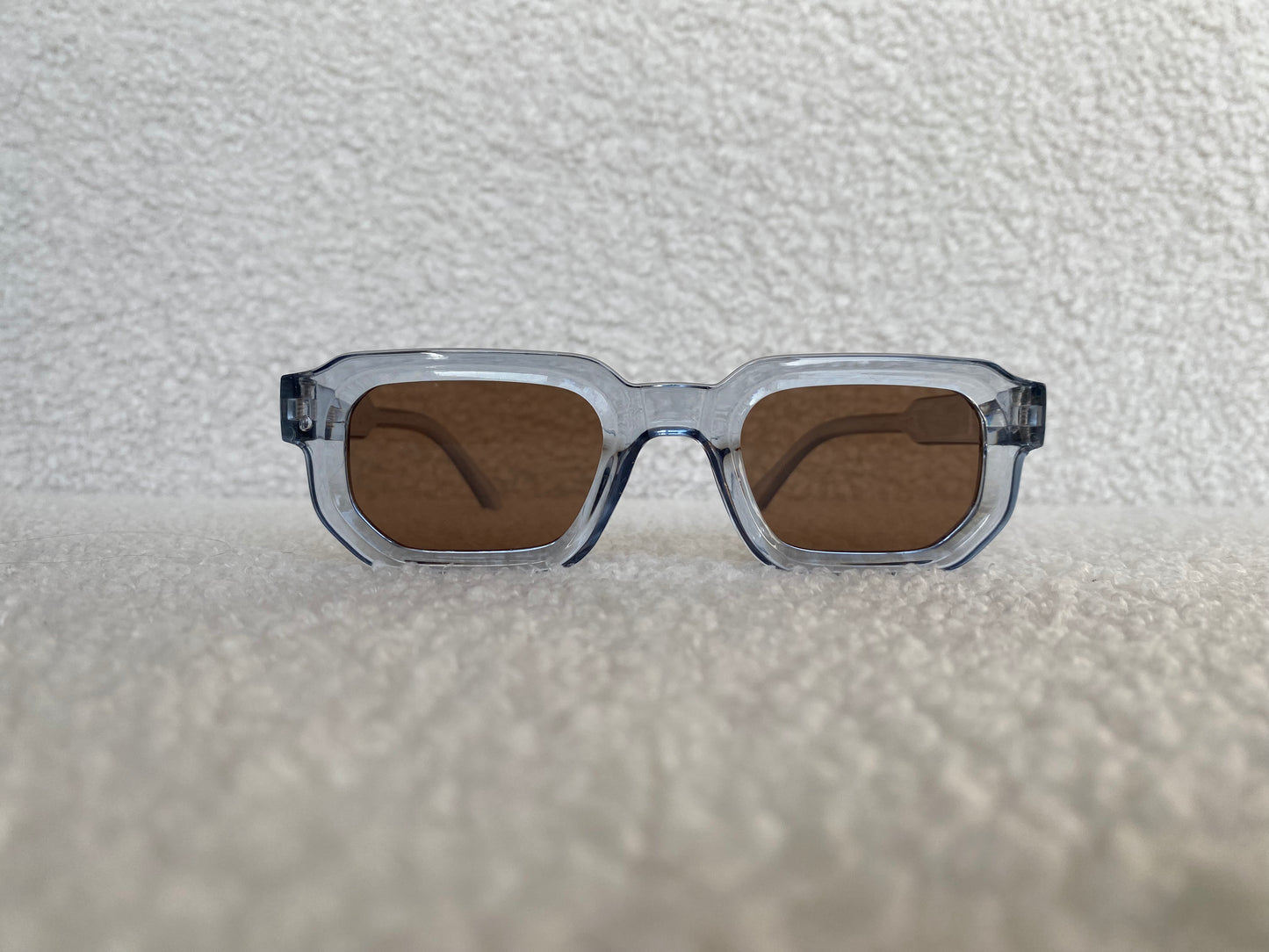 Amber Ice – Transparante Zonnebril met Bruine Lenzen